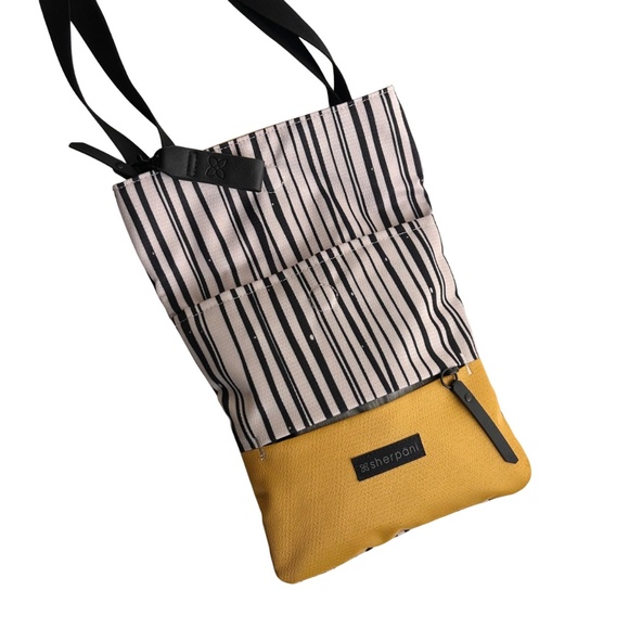 Sherpani Pica RFID MultI Pocket Crossbody Shoulder Bag - Picture 6 of 11